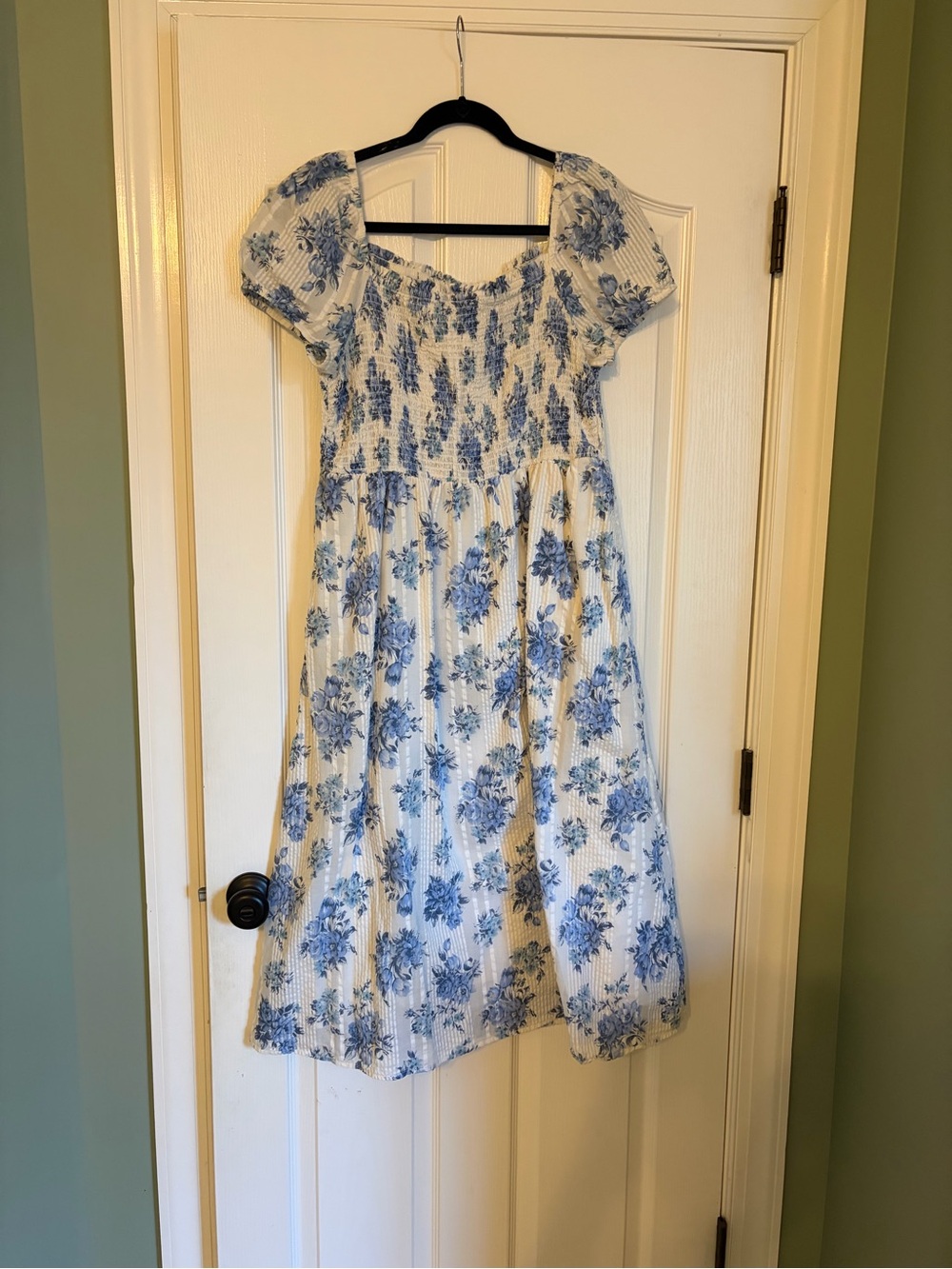 Women’s Blue Floral Smocked Dress - White & Blue
